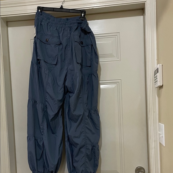 Free People Woman’s Slate Athletic Parachute(not loud) No Lining Xl - Picture 4 of 8